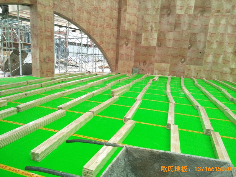 江西榮江金色春城小學(xué)運動館體育木地板施工案例2