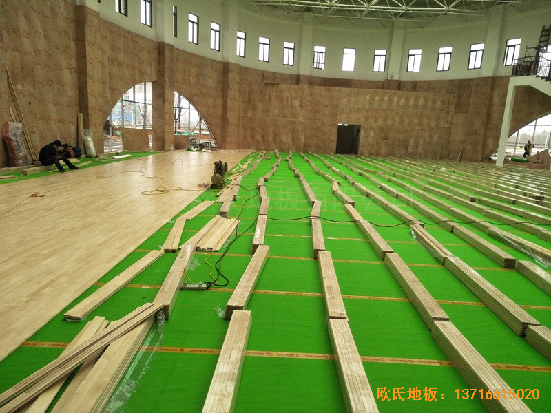 江西榮江金色春城小學(xué)運動館體育木地板施工案例3