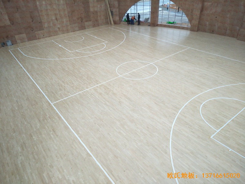 江西榮江金色春城小學(xué)運動館體育木地板施工案例4