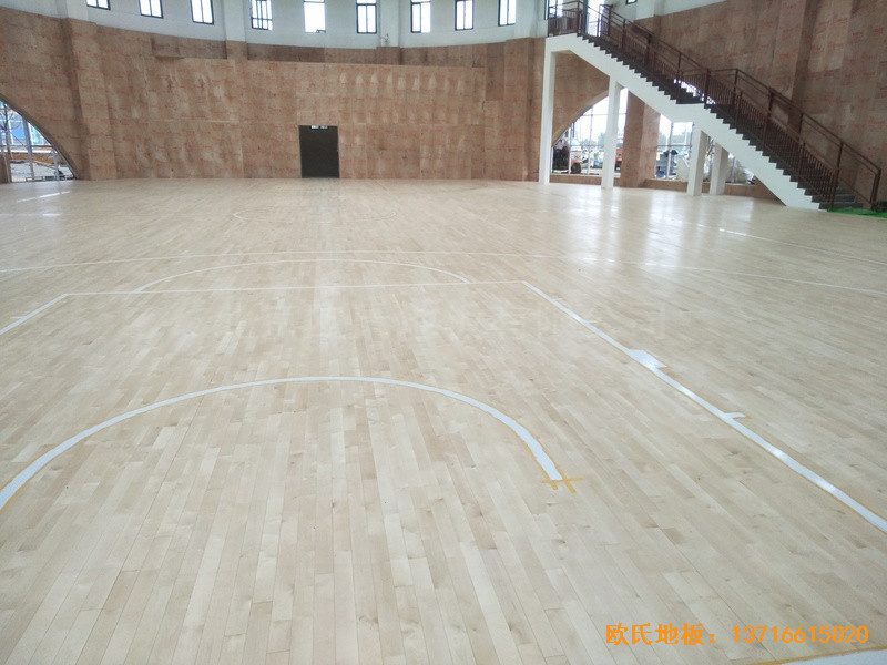 江西榮江金色春城小學(xué)運動館體育木地板施工案例5