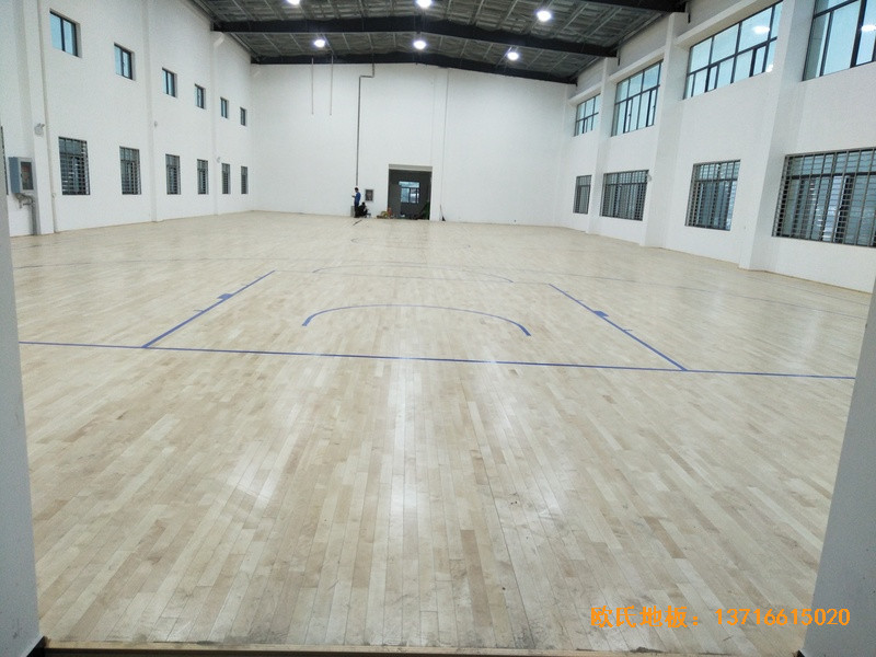 湖北鄢家河三組籃球館運動地板鋪設案例4