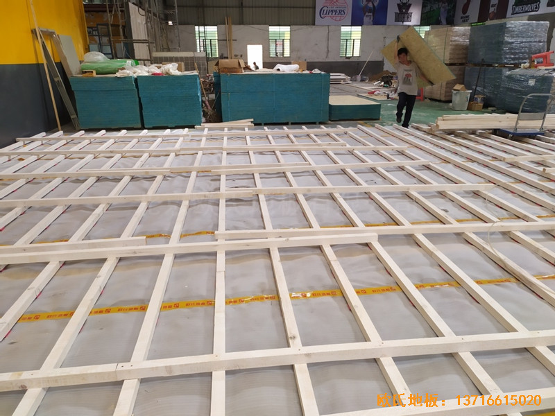 福建一通汽車修理有限公司籃球館運動木地板鋪裝案例1