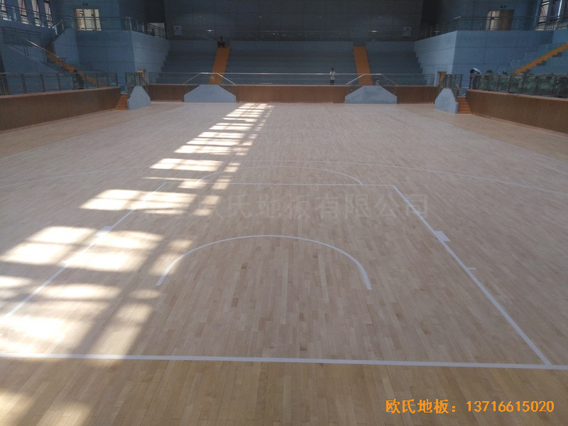 自貢富順衡水一中籃球館運(yùn)動(dòng)地板施工案例4