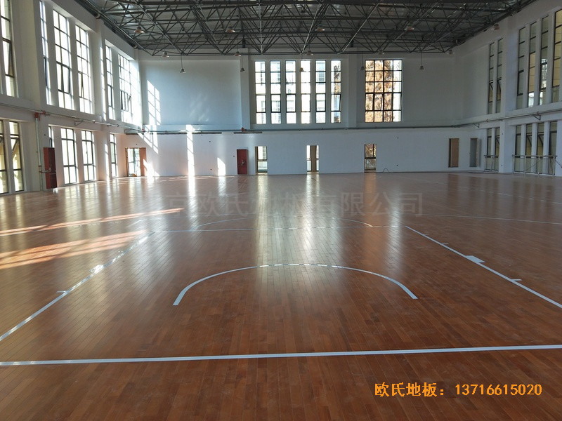 安徽上派學區(qū)中心學�；@球館體育地板施工案例0