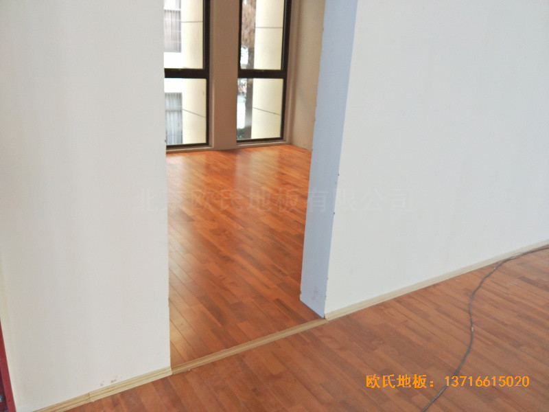 安徽上派學區(qū)中心學�；@球館體育地板施工案例3