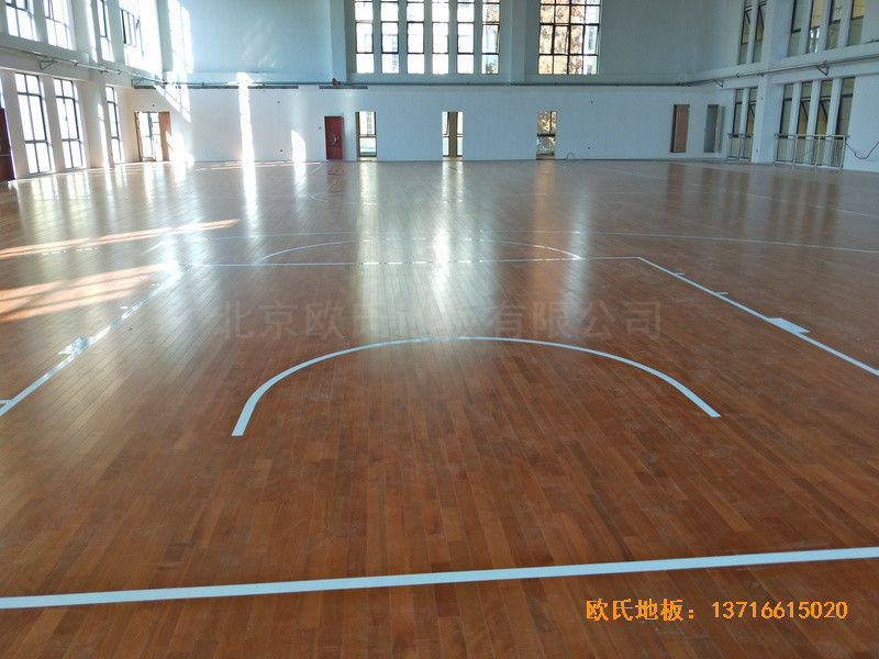 安徽上派學區(qū)中心學�；@球館體育地板施工案例4